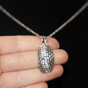 Pretty silver and rhinestone pendant necklace 21-23"